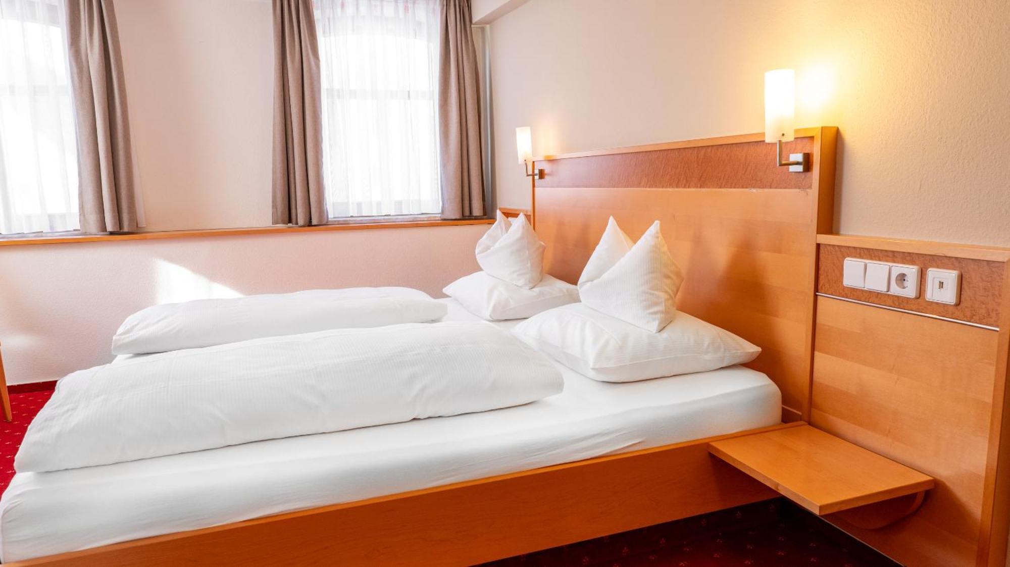 Laichingen Hotel & Restaurant Post מראה חיצוני תמונה