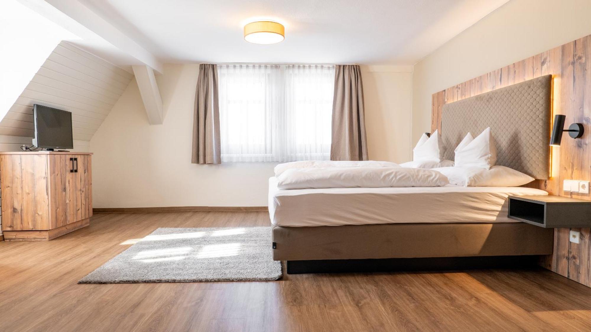 Laichingen Hotel & Restaurant Post מראה חיצוני תמונה