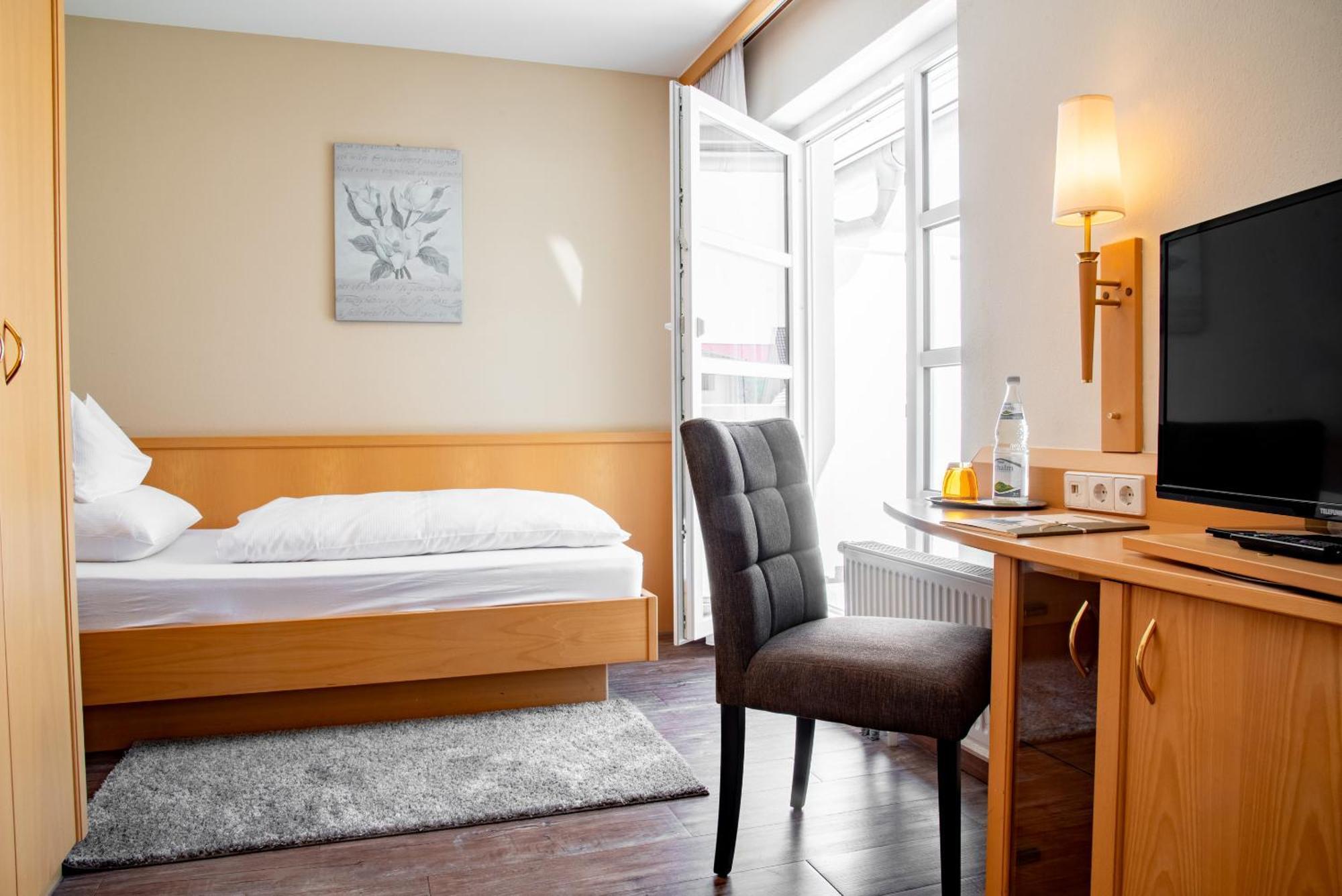 Laichingen Hotel & Restaurant Post מראה חיצוני תמונה