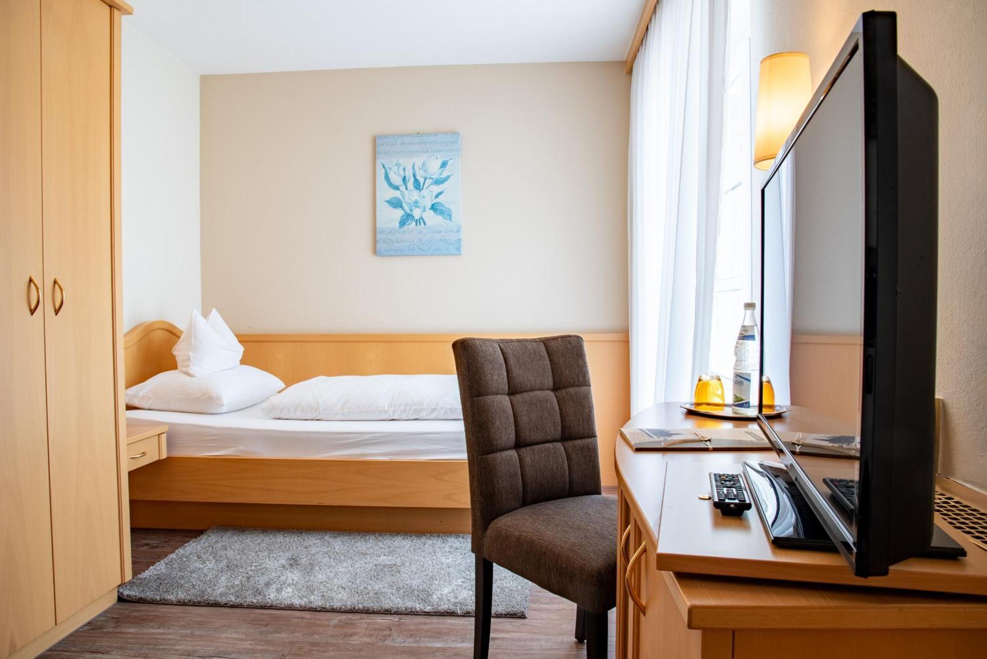 Laichingen Hotel & Restaurant Post מראה חיצוני תמונה