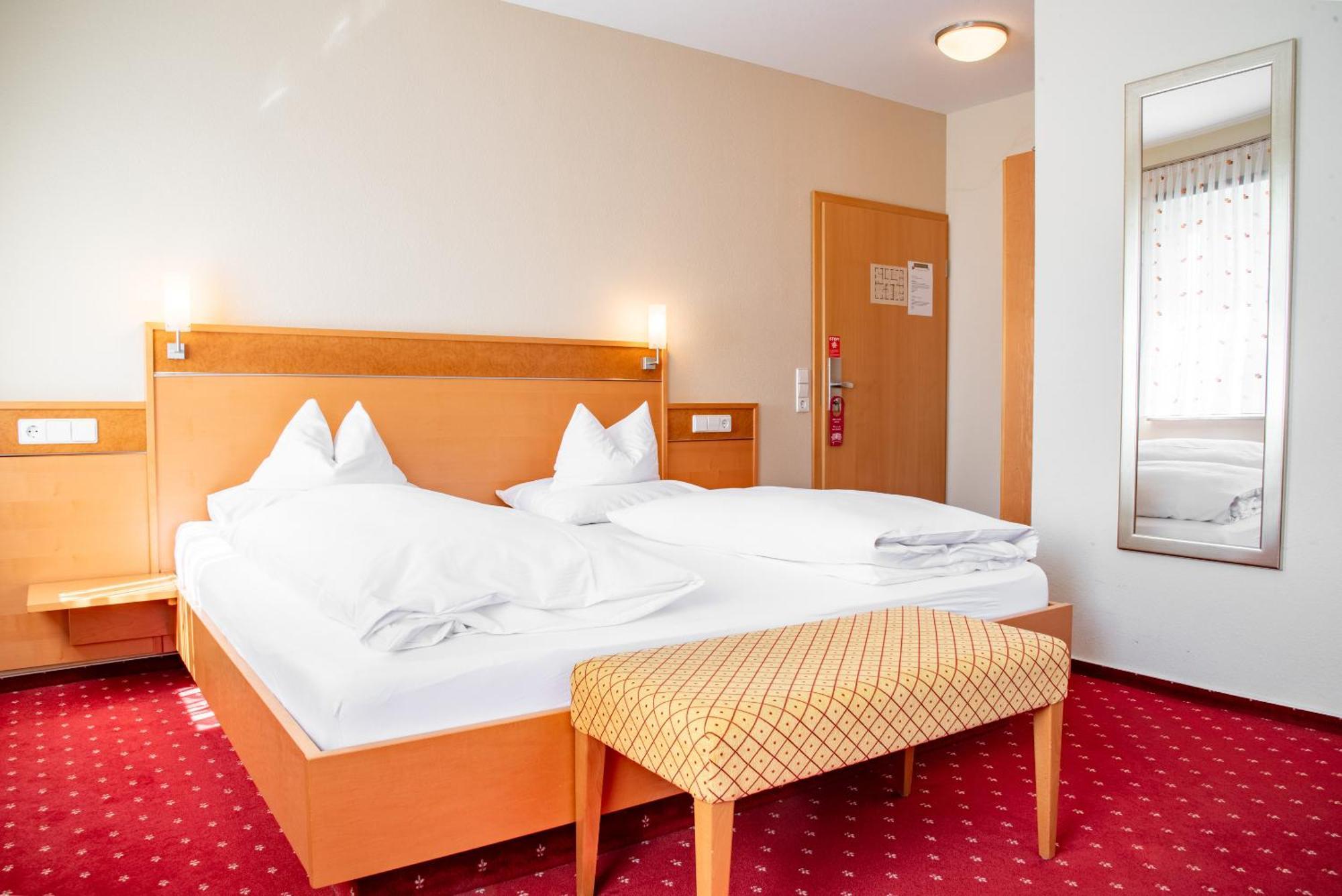 Laichingen Hotel & Restaurant Post מראה חיצוני תמונה